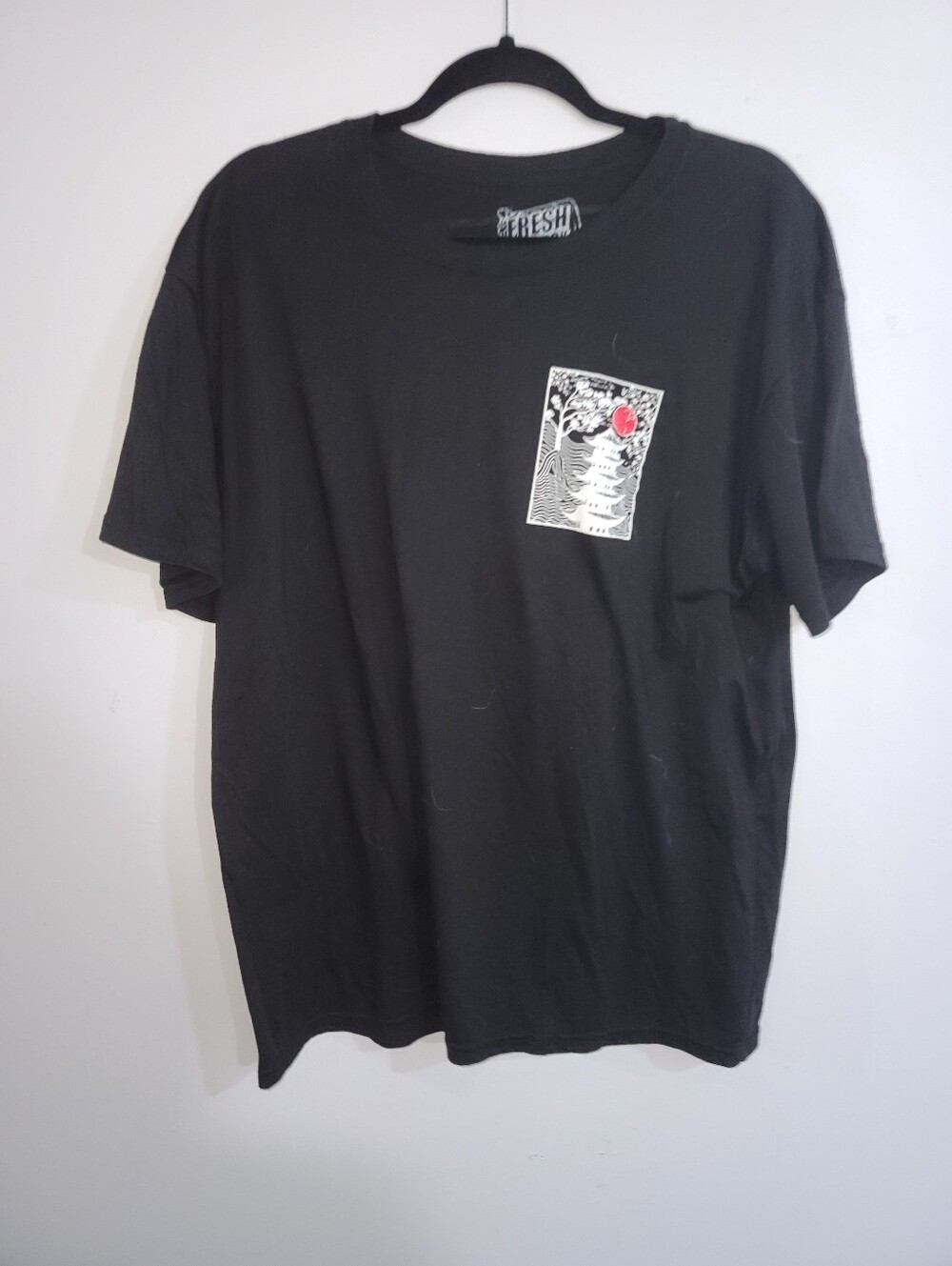 fresh Black Short-Sleeve Tee with White Graphic and Red Detail